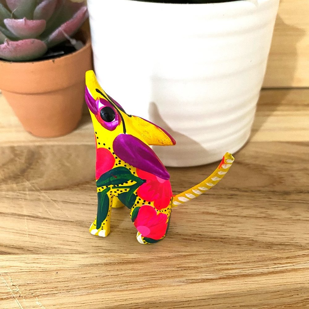 Hand-Made Mexican Mini Alebrije  "Wolf" Figurine (Yellow)